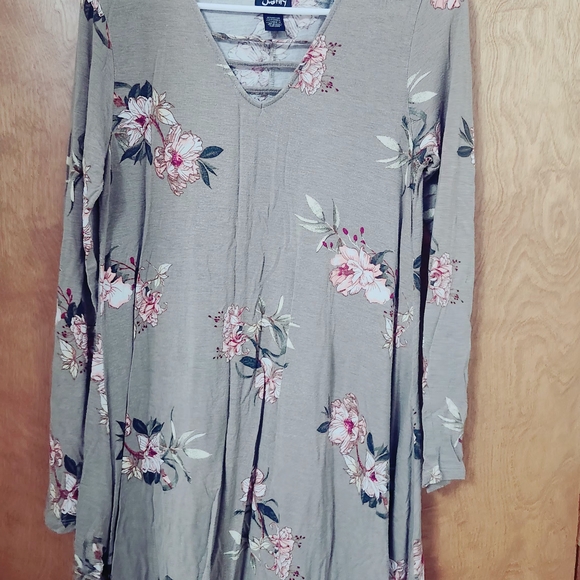 Justify Floral Top with Strappy Neckline - Picture 5 of 5